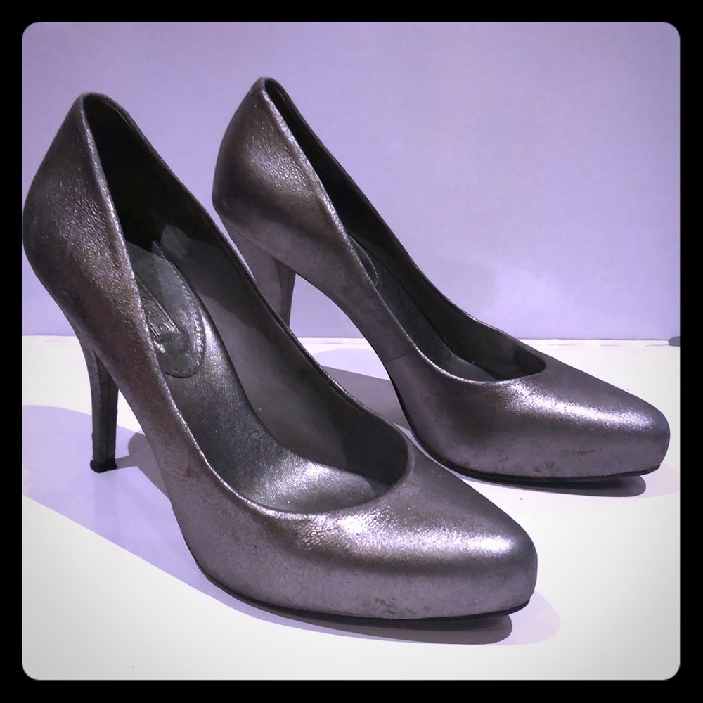 Silver metallic 5inheels make any dress look good!